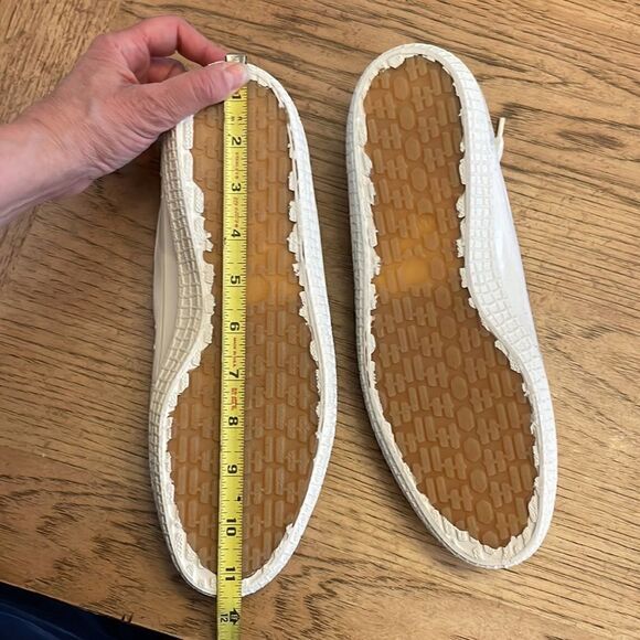 BACKYARD FOOTWEAR WHITE WITH GREY AND RED/NAVY STRIPES. NEW IN BOX - Picture 3 of 6